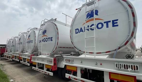 Matatar Dangote Ta Fara Jigilar Fetur Kyauta Zuwa Jihohi Shida Da Abuja